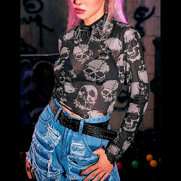 Tortured skulls💀 mesh long sleeve top - Picture 2 of 6
